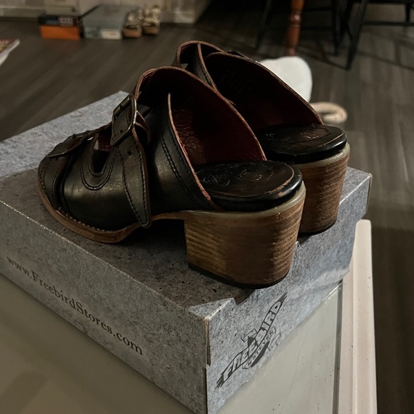 Freebird Women’s Dark Leather Sandal - Picture 3 of 9